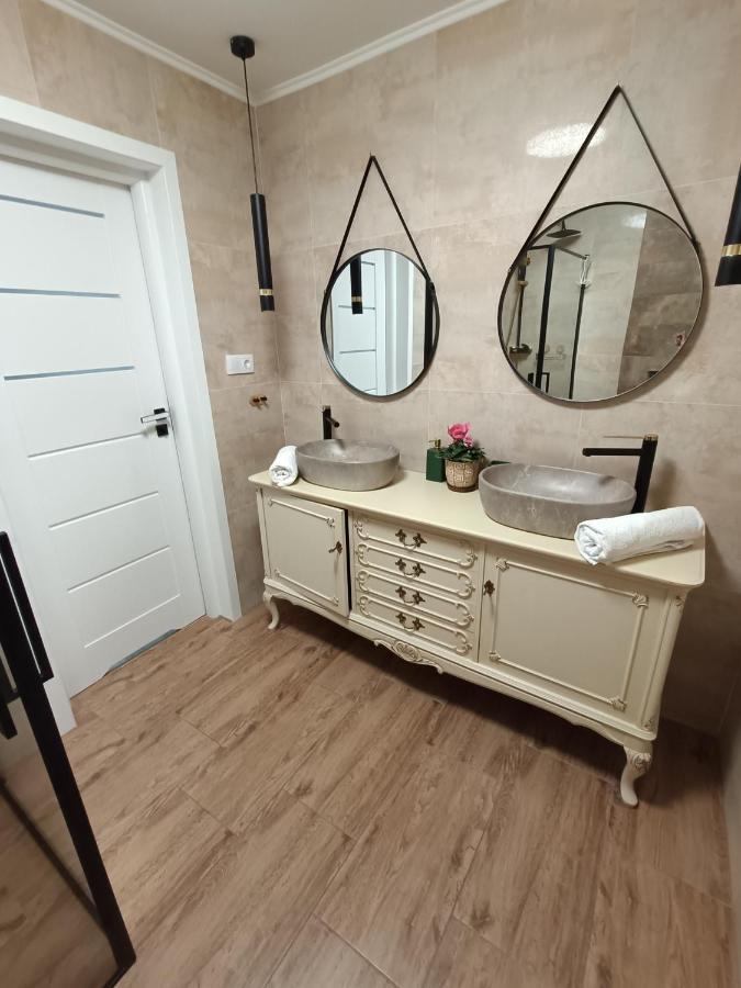 Holender House Apartment